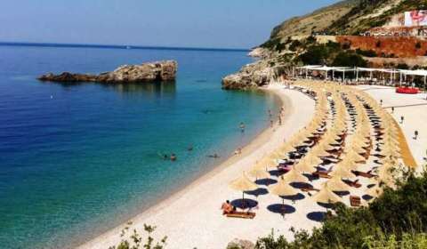 Turizmi e nis vitin me renie: Turistet shpenzuan 106 mln euro me pak se ne 2020